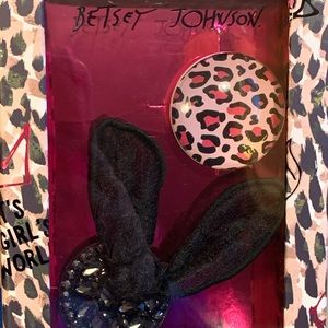 Betsey Johnson pop socket set